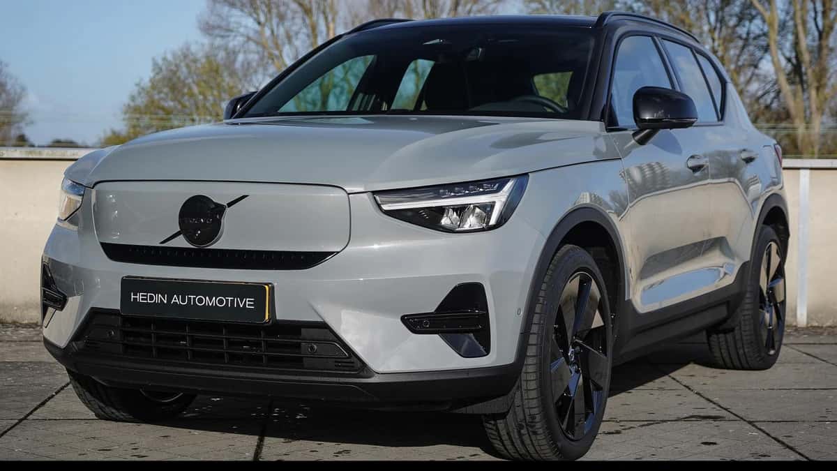 Volvo EX40 (2026) — foto 1