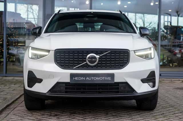 Volvo XC40 (2025) thumbnail 2