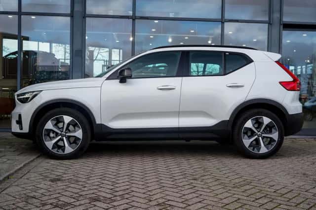 Volvo XC40 (2025) thumbnail 3