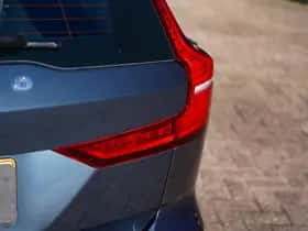 Volvo V60 (2022) thumbnail 9
