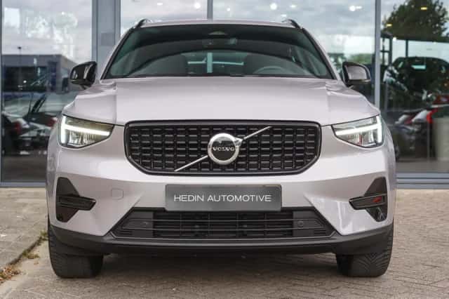 Volvo XC40 (2025) thumbnail 2