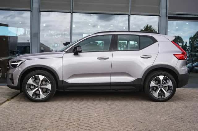 Volvo XC40 (2025) thumbnail 3