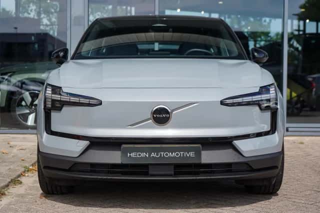 Volvo EX30 (2024) thumbnail 2
