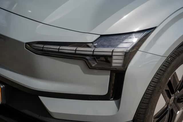 Volvo EX30 (2024) thumbnail 4