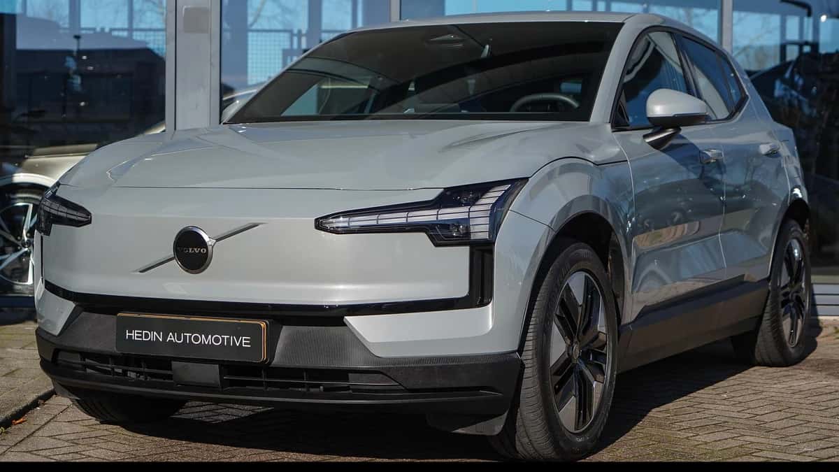 Volvo EX30 (2024) — foto 1