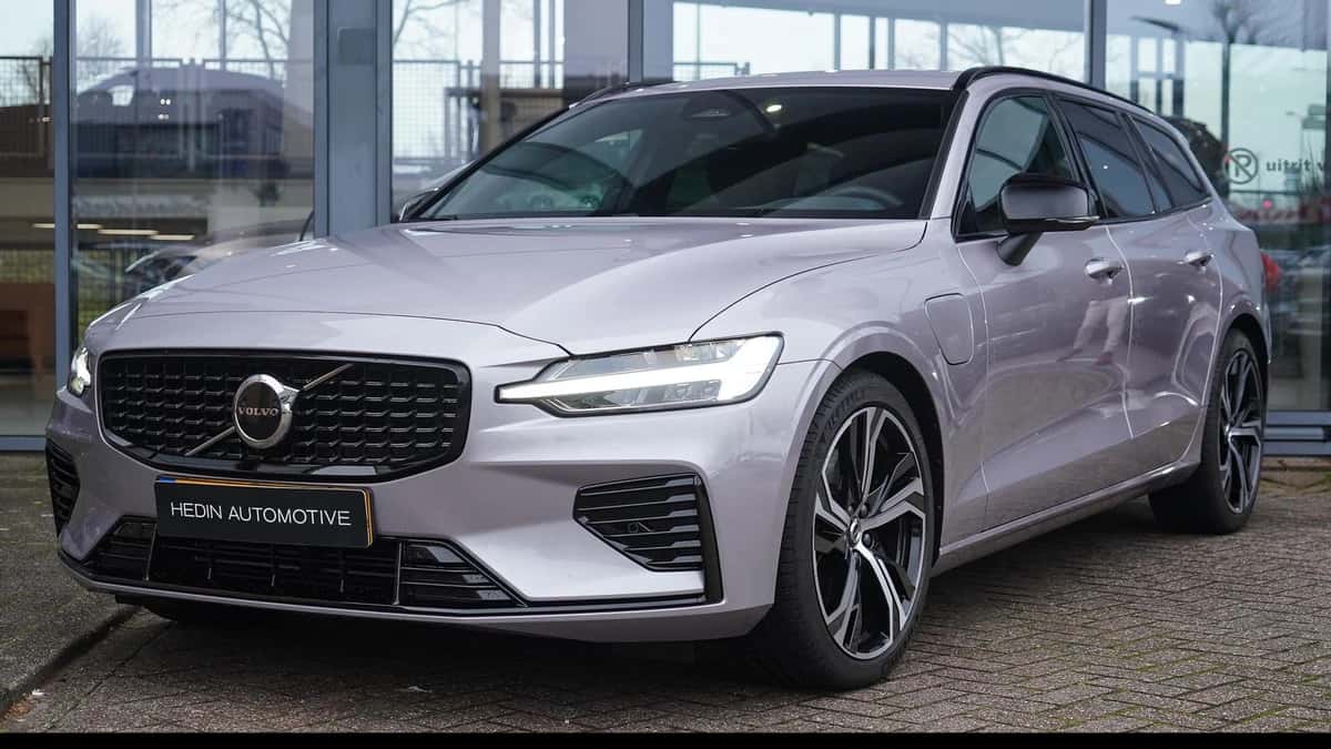 Volvo V60 (2025) — foto 1