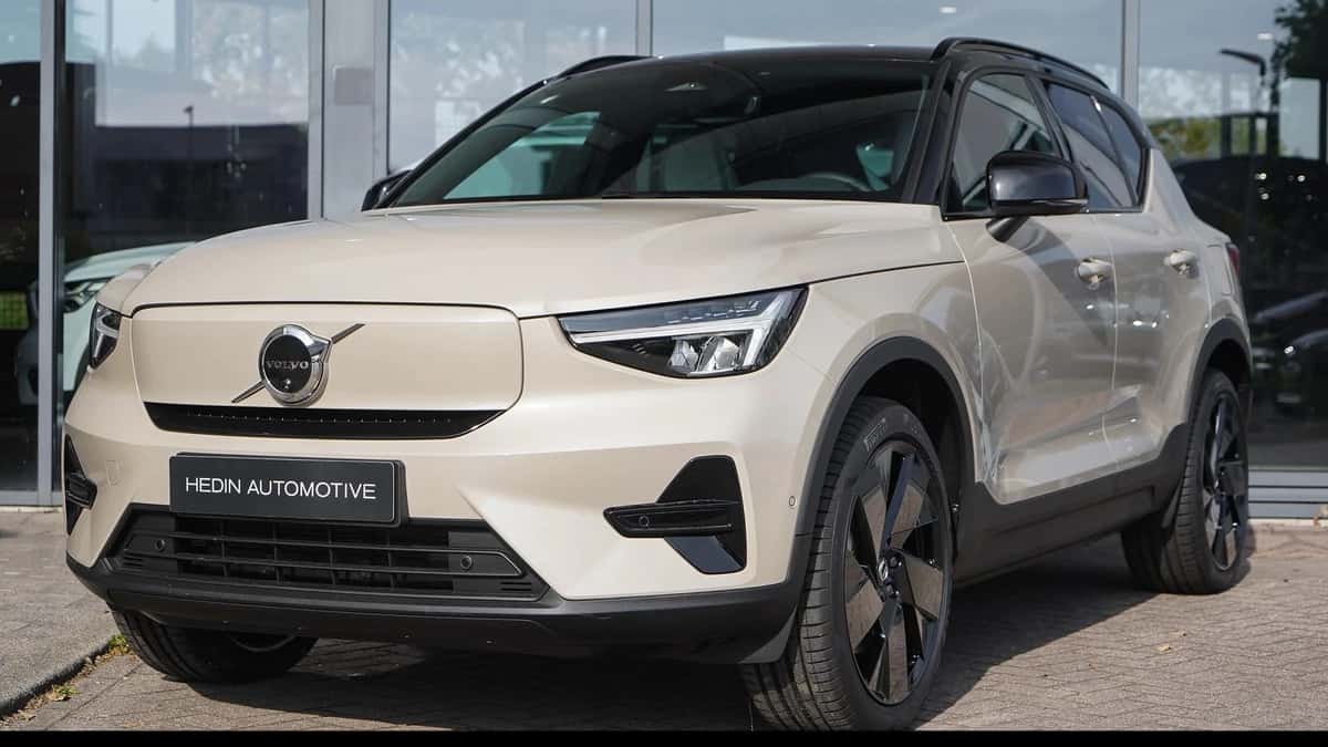 Volvo EX40 (2025) — foto 1
