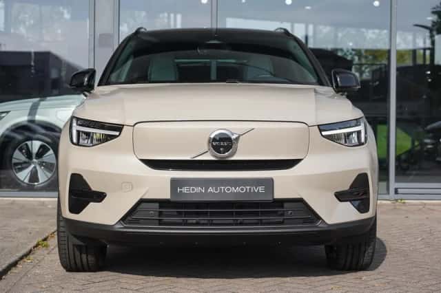 Volvo EX40 (2025) thumbnail 3