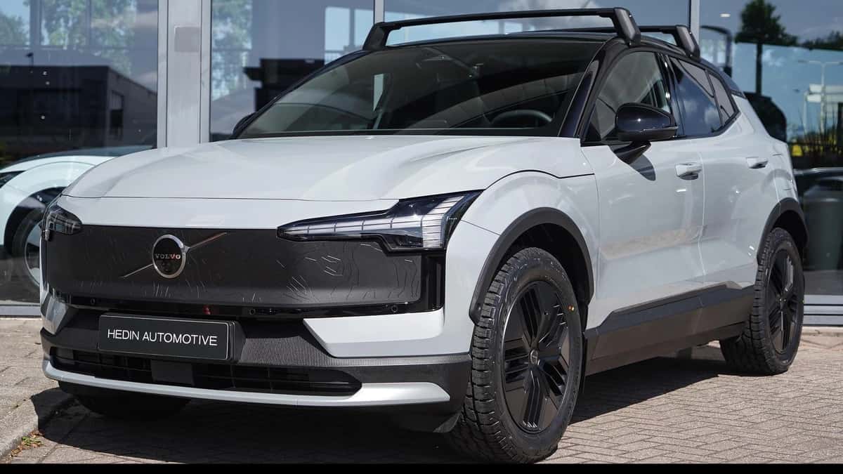 Volvo EX30 (2025) — foto 1