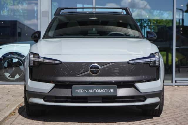 Volvo EX30 (2025) thumbnail 2
