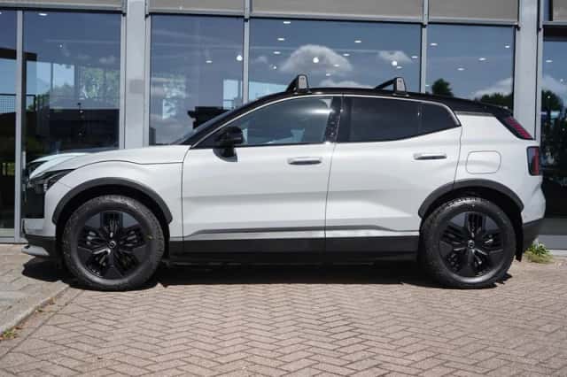 Volvo EX30 (2025) thumbnail 3