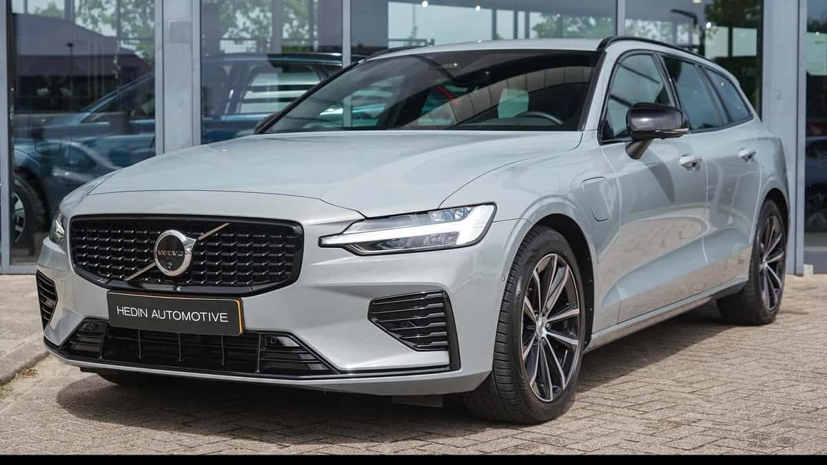 Volvo V60 (2025) — foto 1