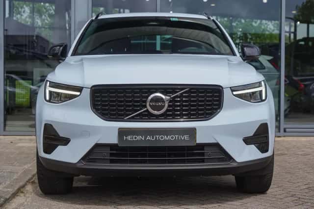 Volvo XC40 (2025) thumbnail 2
