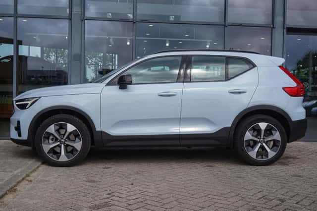 Volvo XC40 (2025) thumbnail 3