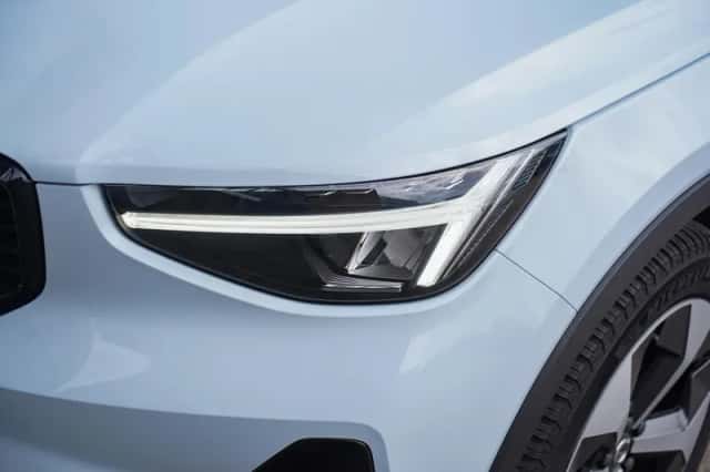 Volvo XC40 (2025) thumbnail 4