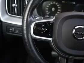 Volvo XC60 (2018) thumbnail 22