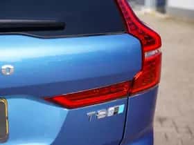 Volvo XC60 (2018) thumbnail 10