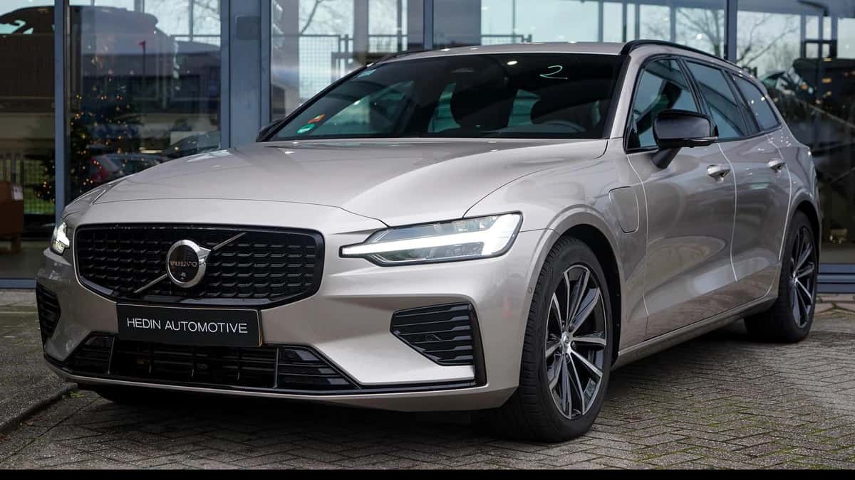 Volvo V60 (2025) — foto 1