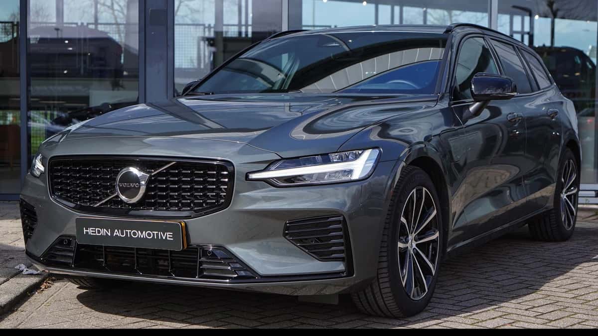 Volvo V60 (2025) — foto 1