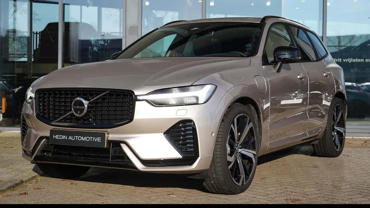 Volvo XC60 (2025) — foto 1
