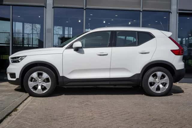 Volvo XC40 (2021) thumbnail 3