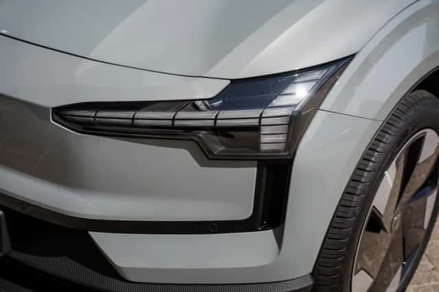 Volvo EX30 (2026) thumbnail 4