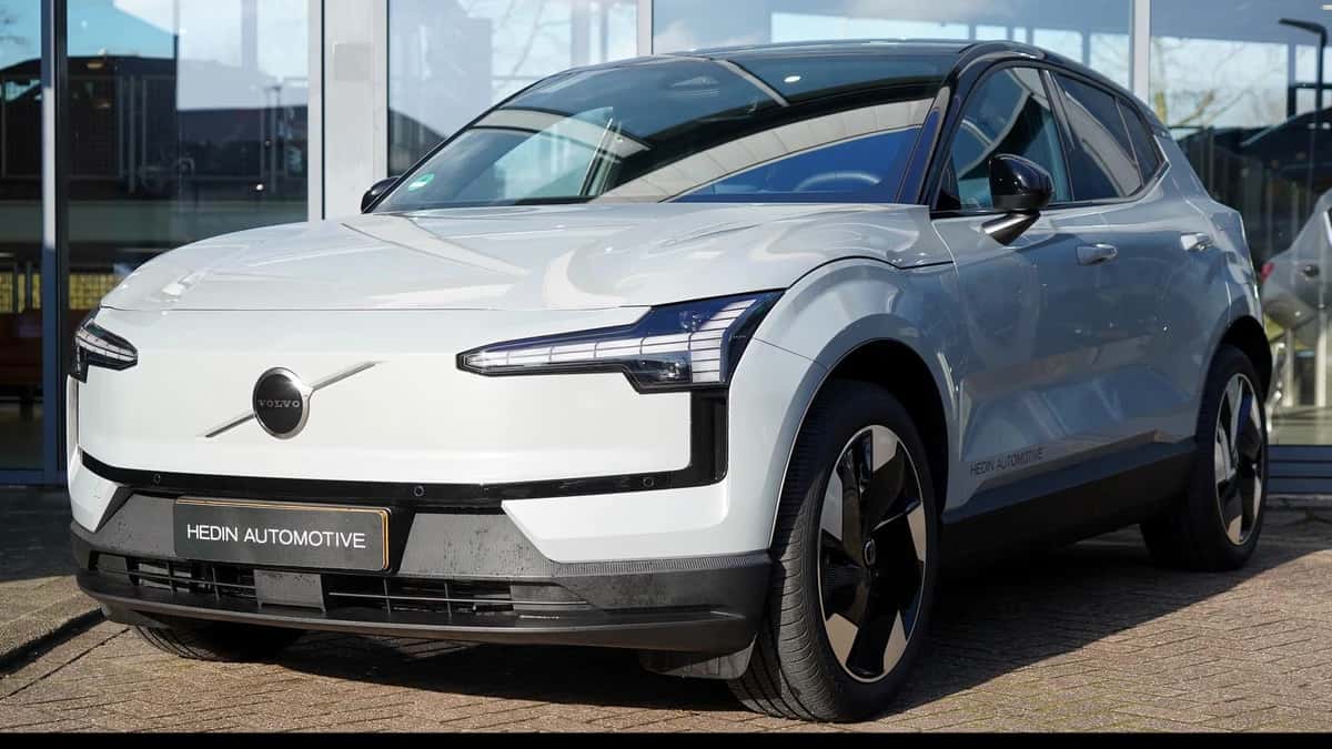 Volvo EX30 (2025) — foto 1