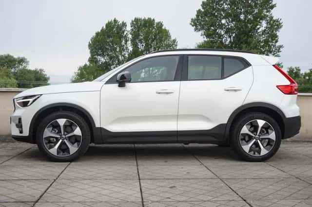 Volvo XC40 (2025) thumbnail 3