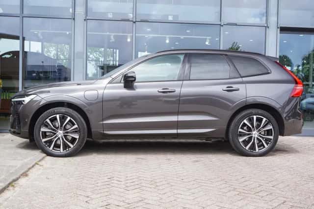 Volvo XC60 (2023) thumbnail 3