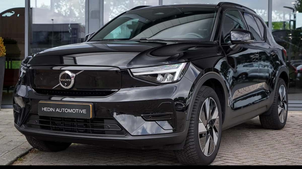 Volvo EX40 (2025) — foto 1