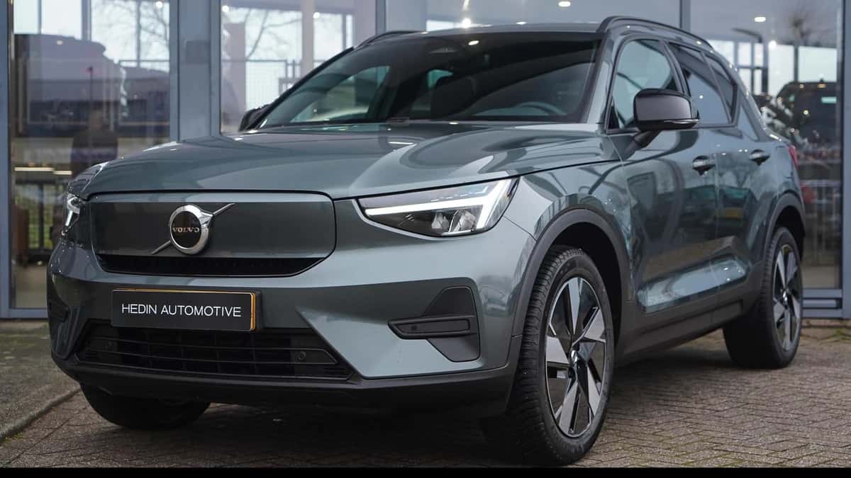 Volvo EX40 (2025) — foto 1