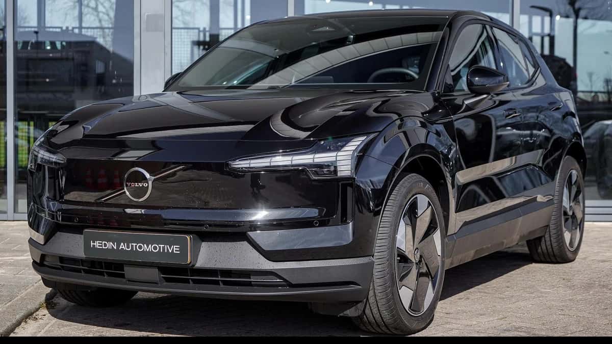 Volvo EX30 (2026) — foto 1