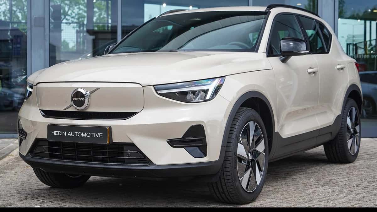 Volvo EX40 (2026) — foto 1