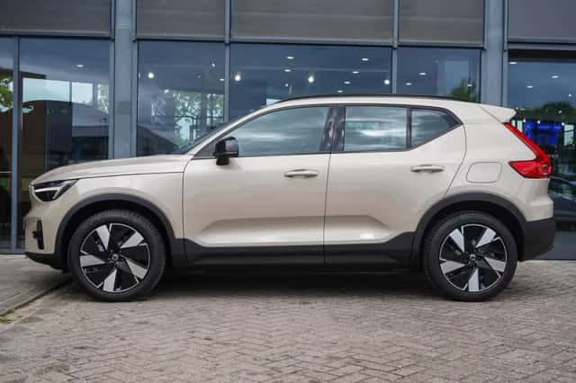 Volvo EX40 (2026) thumbnail 3
