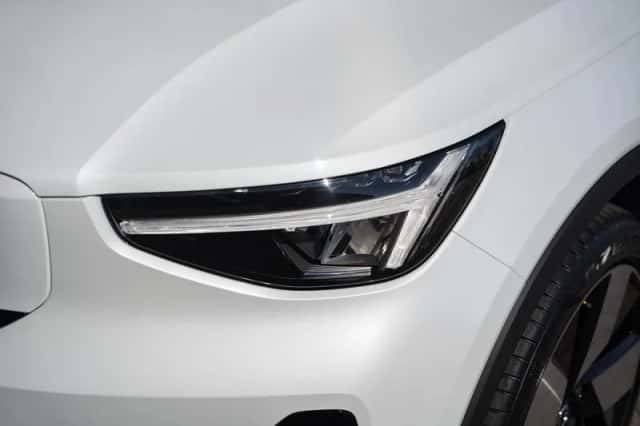 Volvo EX40 (2025) thumbnail 4