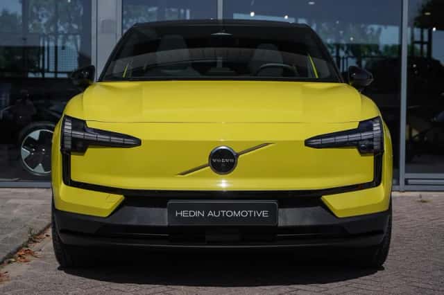 Volvo EX30 (2024) thumbnail 2