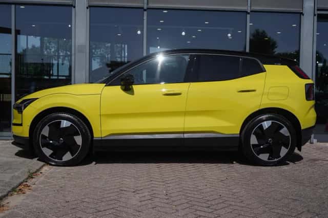 Volvo EX30 (2024) thumbnail 3