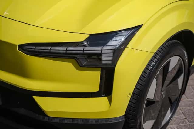 Volvo EX30 (2024) thumbnail 4
