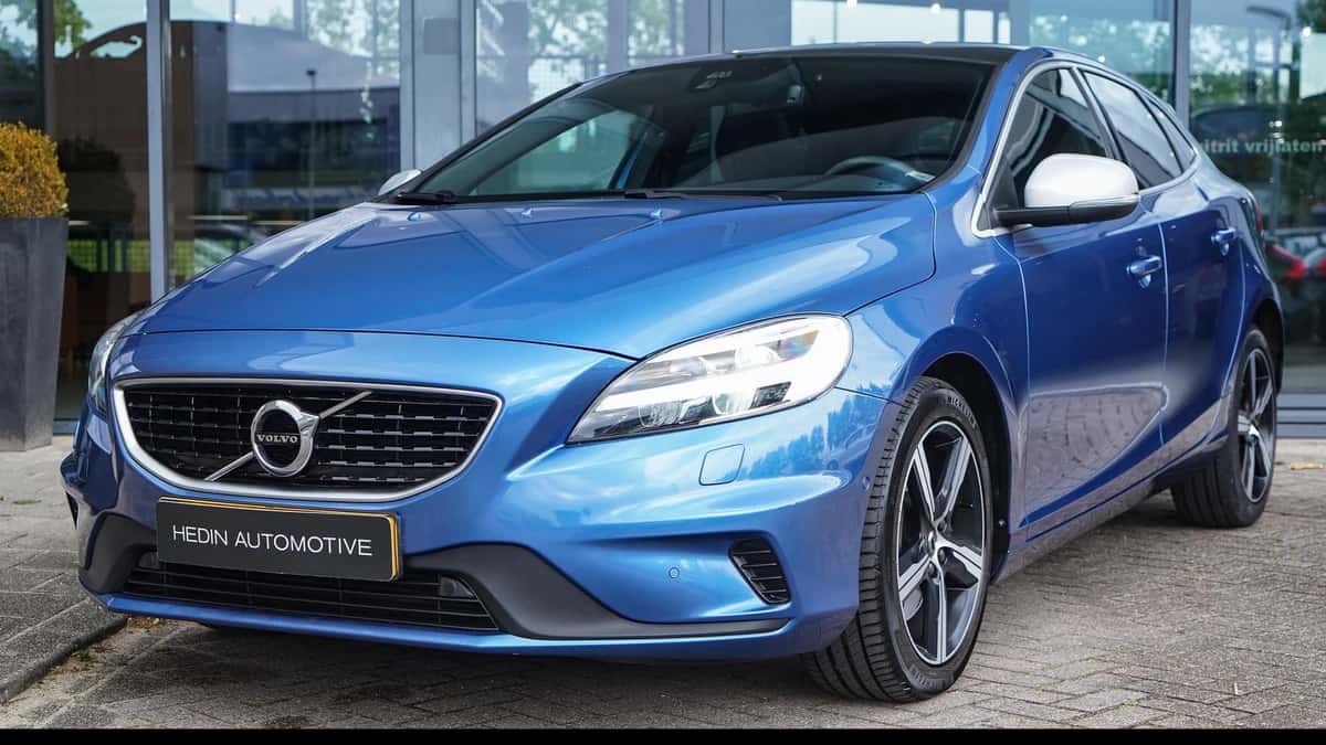Volvo V40 (2019) — foto 1