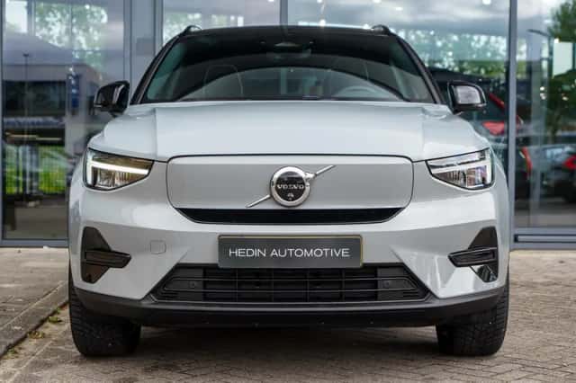 Volvo EX40 (2025) thumbnail 2