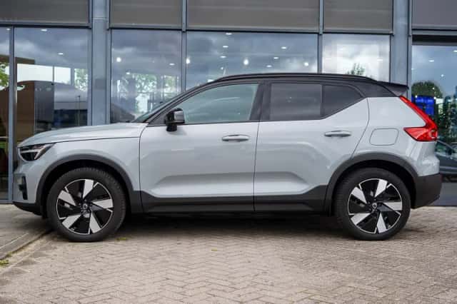 Volvo EX40 (2025) thumbnail 3