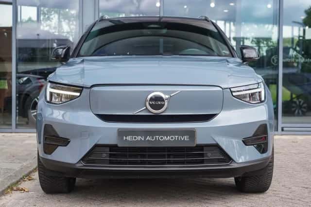 Volvo XC40 (2023) thumbnail 2