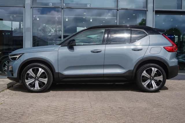 Volvo XC40 (2023) thumbnail 3
