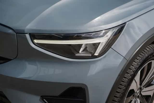 Volvo XC40 (2023) thumbnail 4