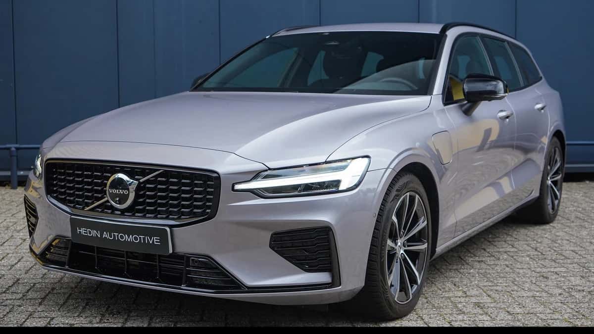 Volvo V60 (2025) — foto 1