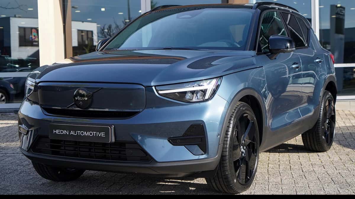 Volvo EX40 (2026) — foto 1
