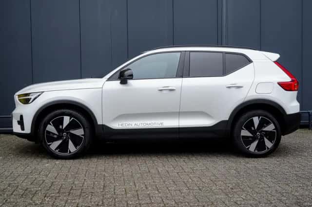 Volvo EX40 (2025) thumbnail 3