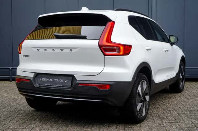 Volvo EX40 (2025) thumbnail 6