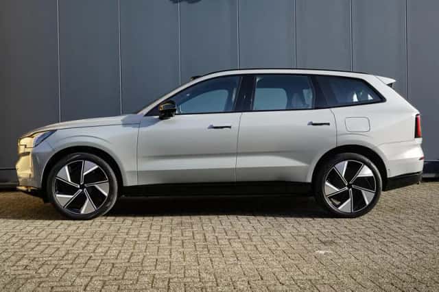 Volvo EX90 (2025) thumbnail 3