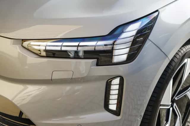 Volvo EX90 (2025) thumbnail 4